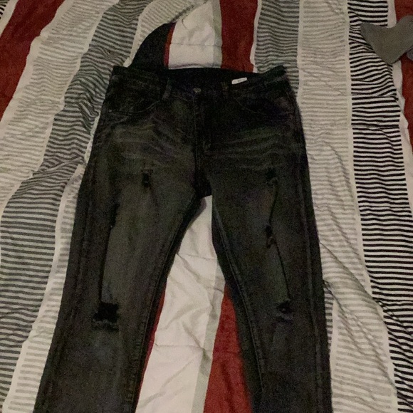 Stylish Black Distressed Jeans - Picture 1 of 3